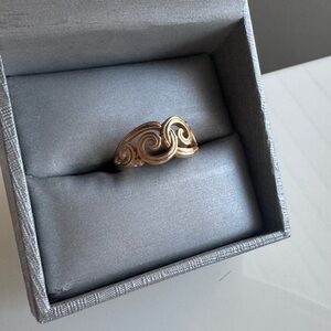 James Avery Gold Swirl Ring